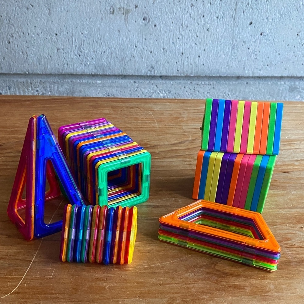 Magformer & Discovery Kids Magnetic tiles